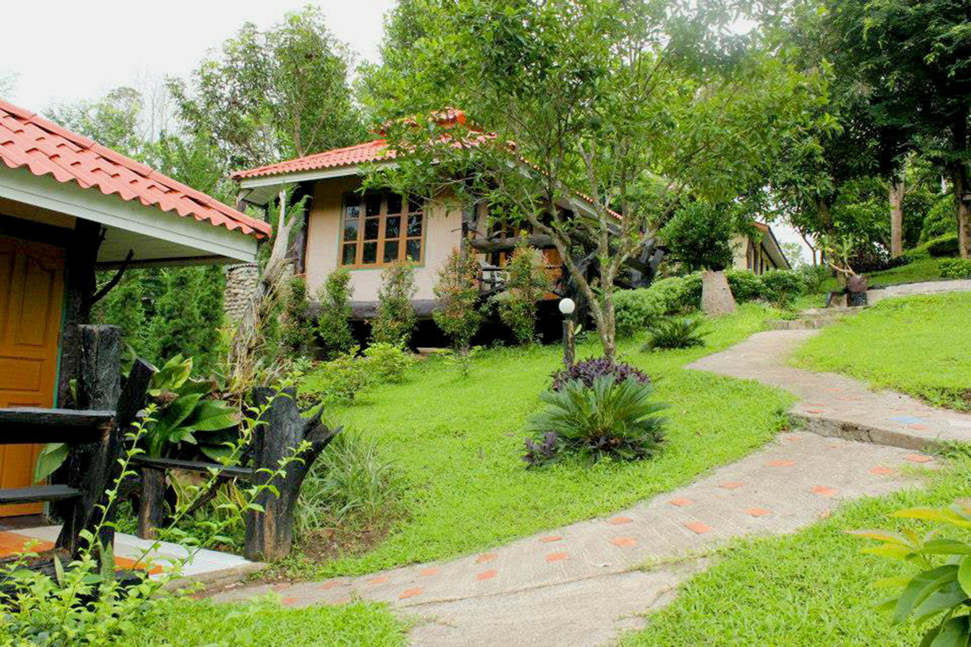 Hotel Baanphuthadol Mae Hong Son Exteriér fotografie